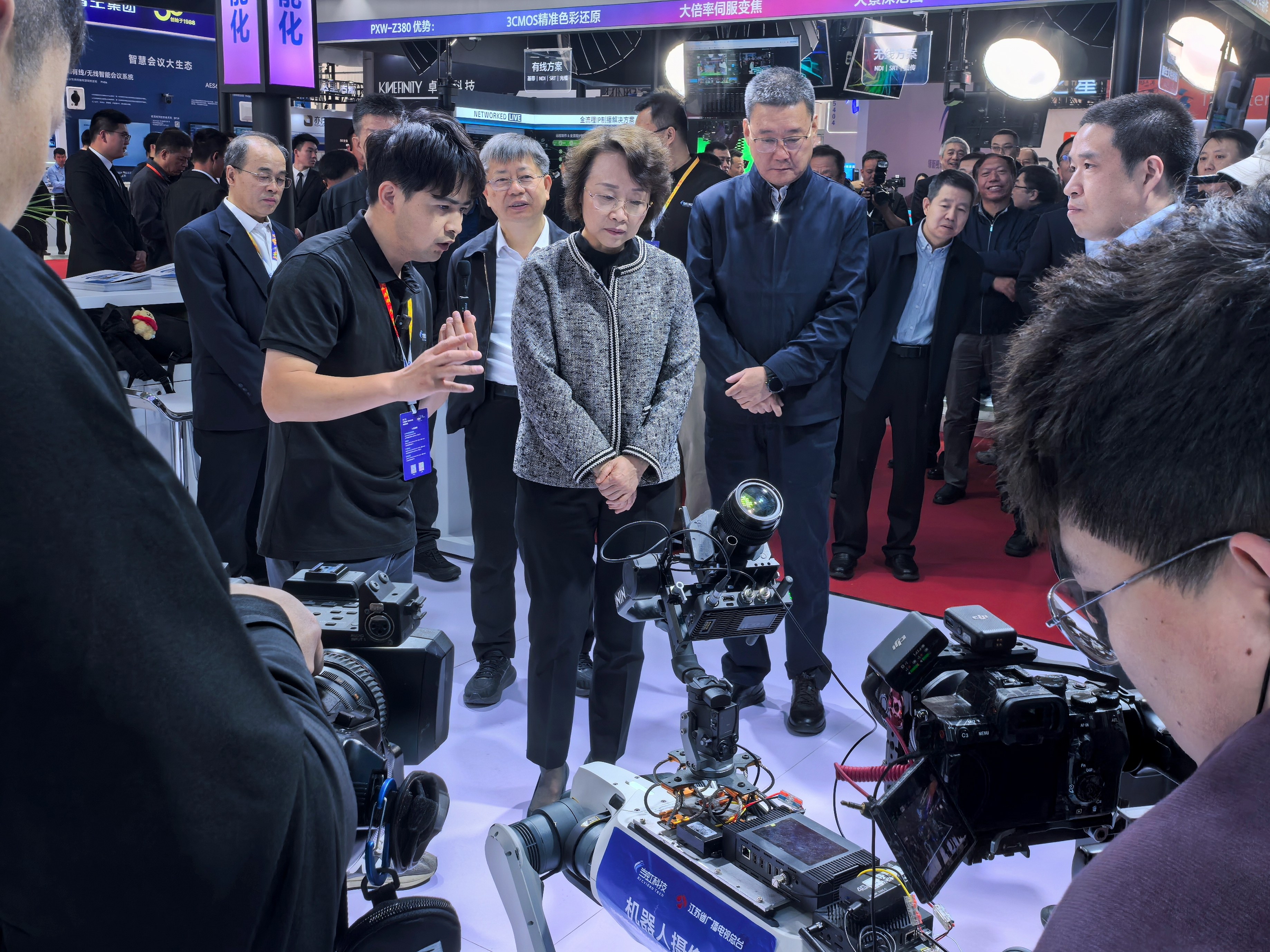 中宣部副部长、广电总局局长曹淑敏一行莅临当虹科技CCBN2026展区参观指导