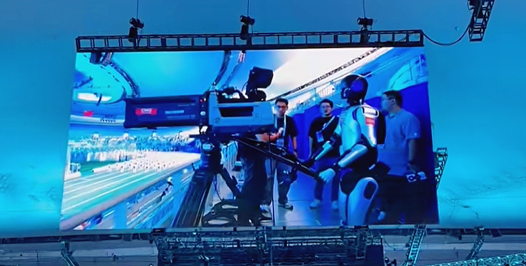 “你当运动员，我当摄像师！”2026世界人形机器人运动会，当虹科技助力总台机器人上岗